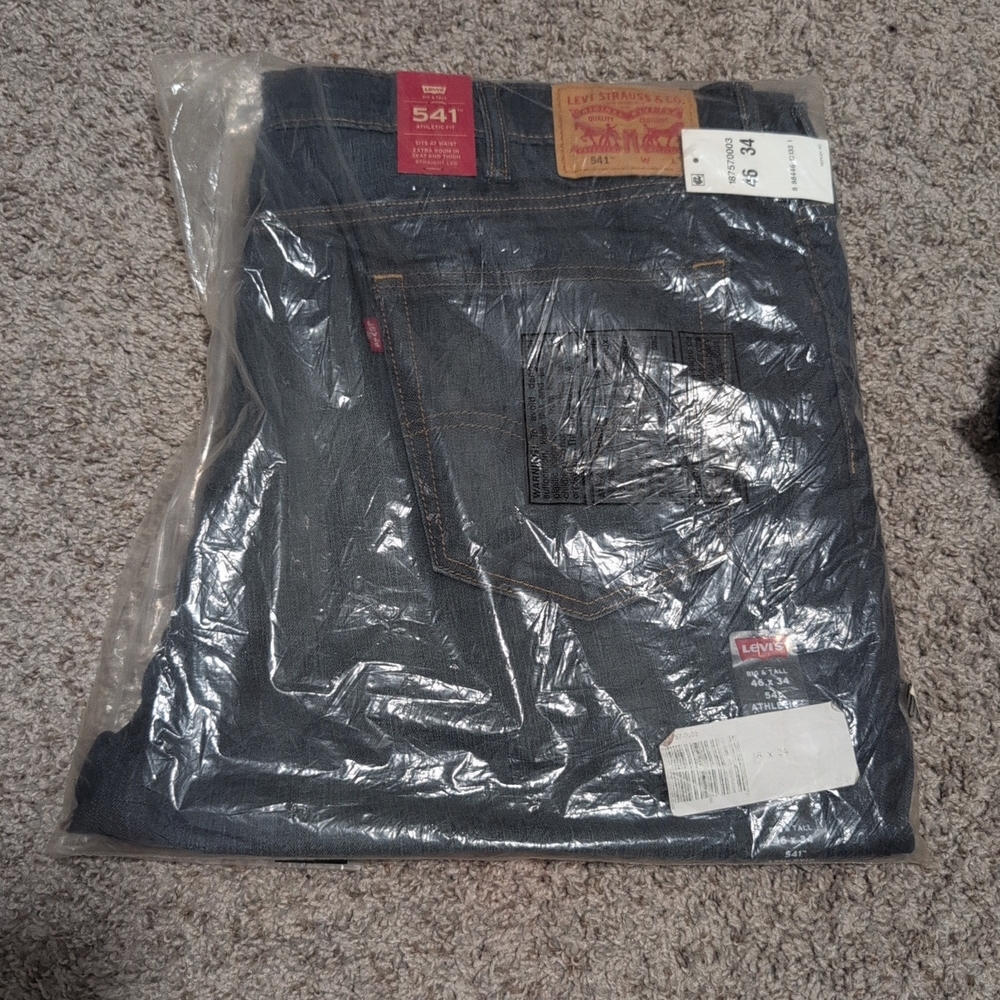 Levi's Men's Dark Blue Relaxed Jeans